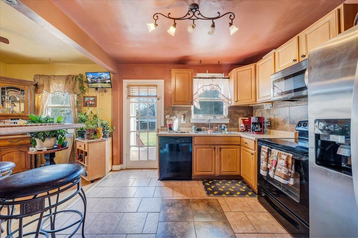 2913 Ravenwood AVE NW - Photo 7