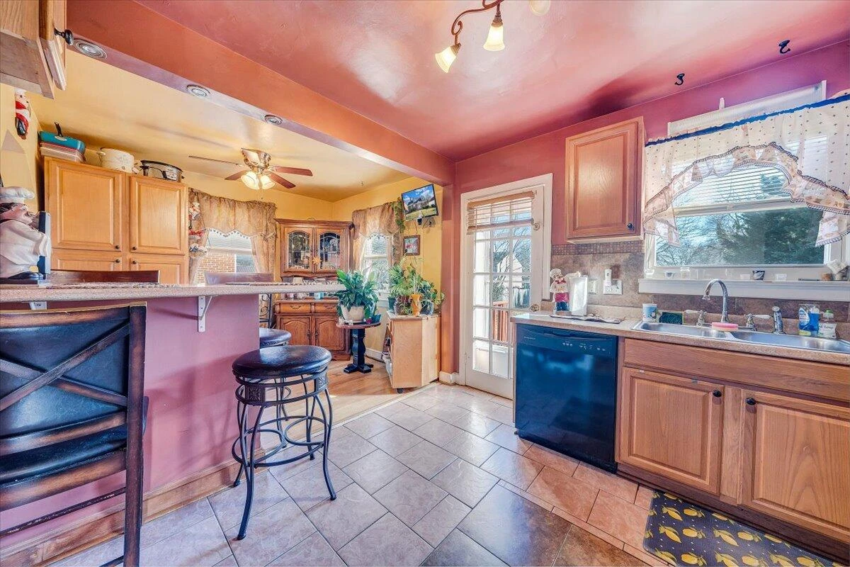 2913 Ravenwood AVE NW - Photo 8