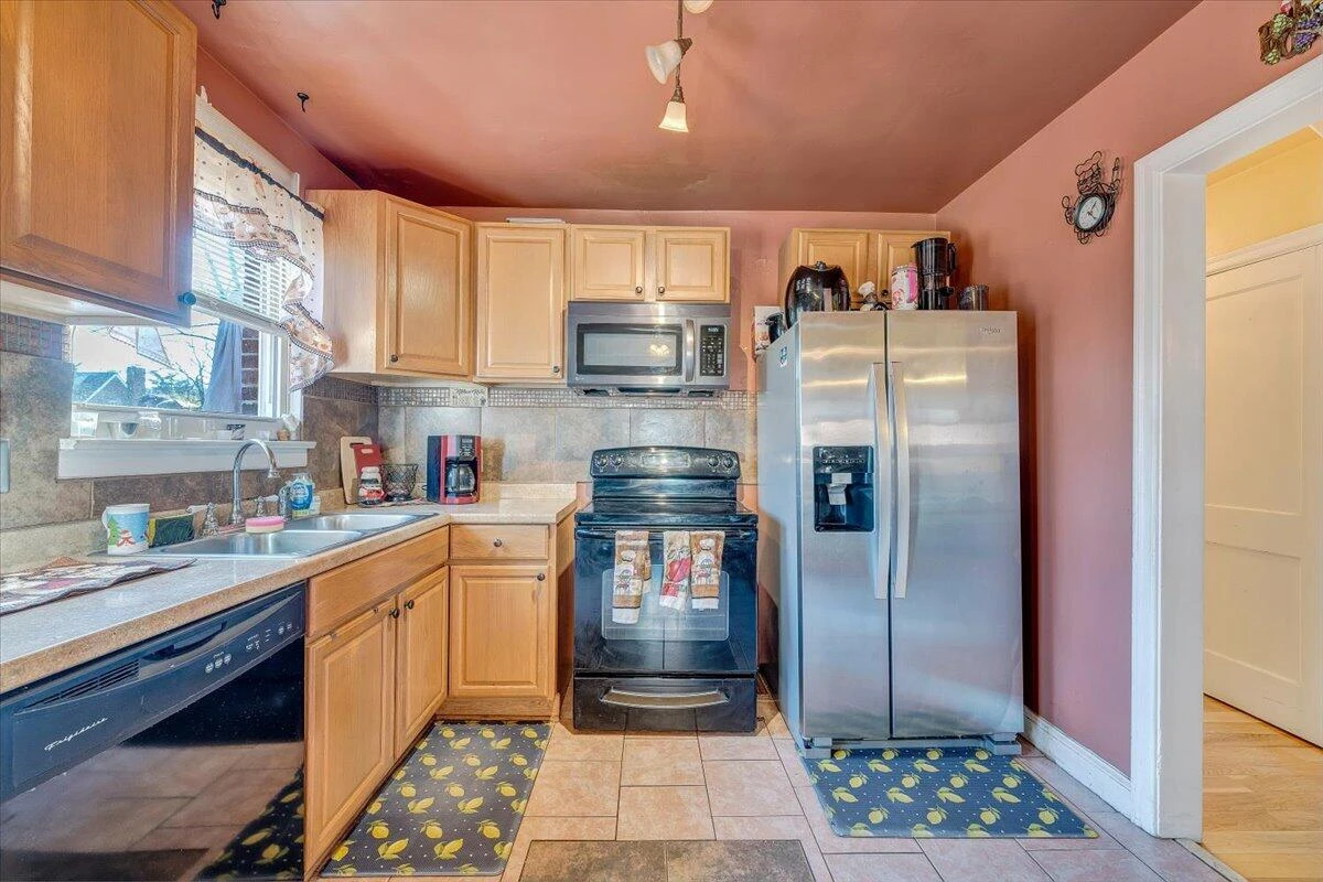 2913 Ravenwood AVE NW - Photo 9