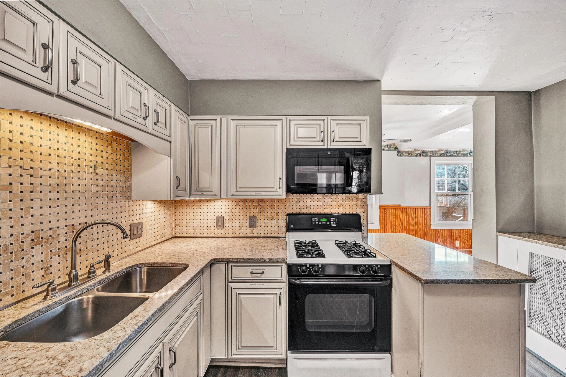 1844 Blenheim RD SW - Photo 13