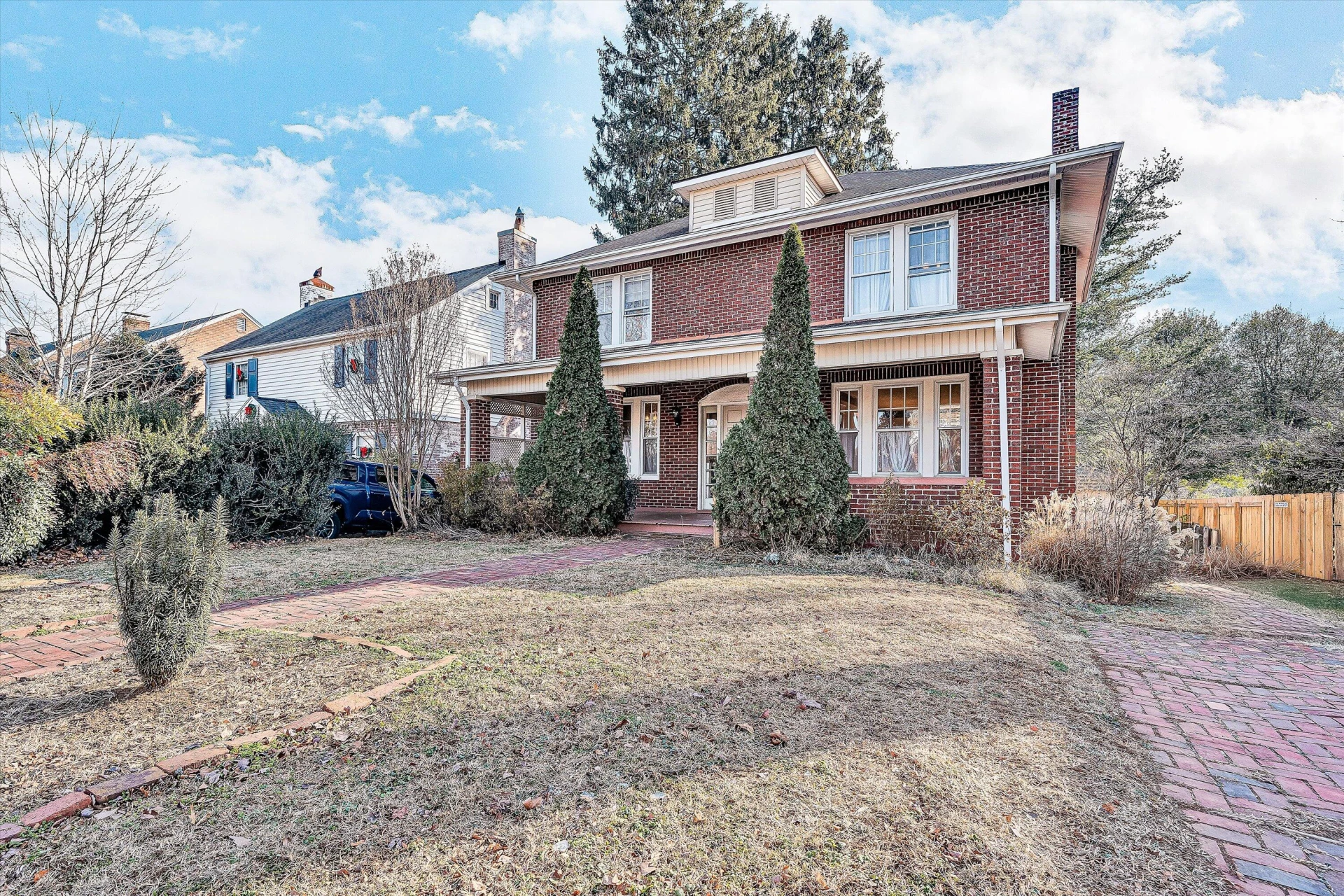 1844 Blenheim RD SW - Photo 2