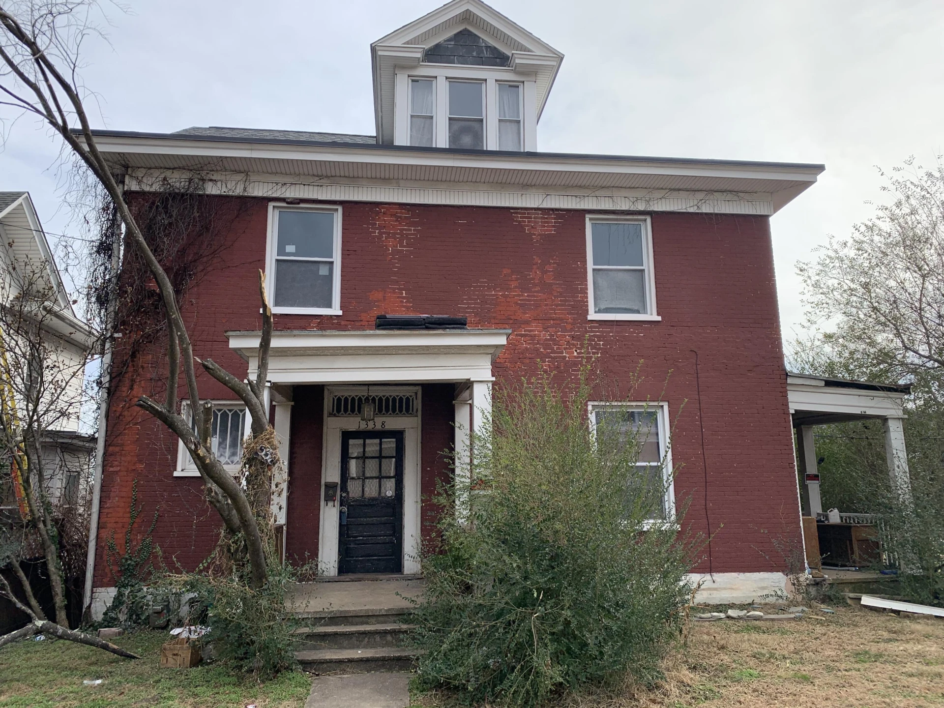 1338 Clarke AVE SW - Photo 2