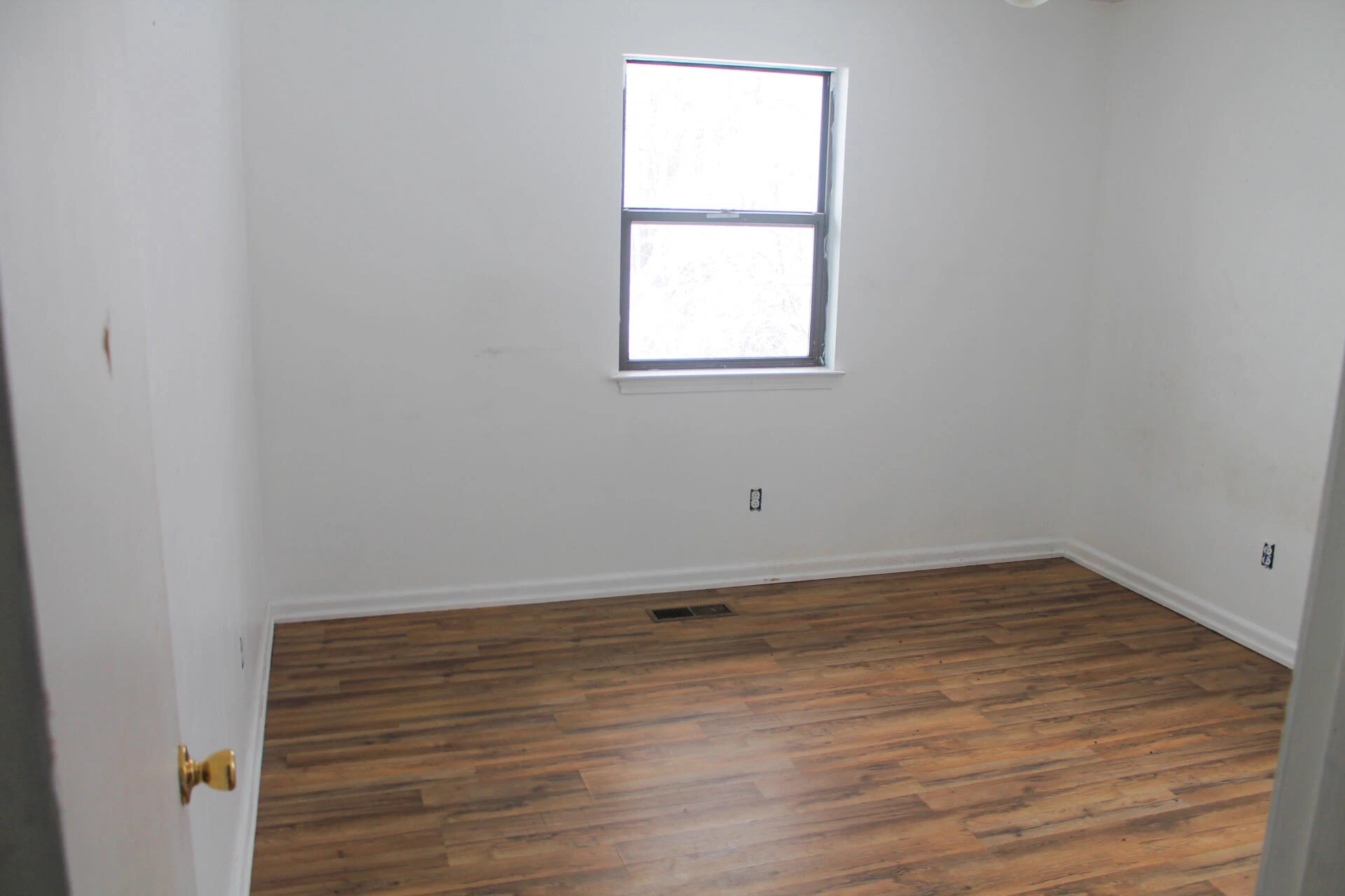 1039 Alvin DR - Photo 10