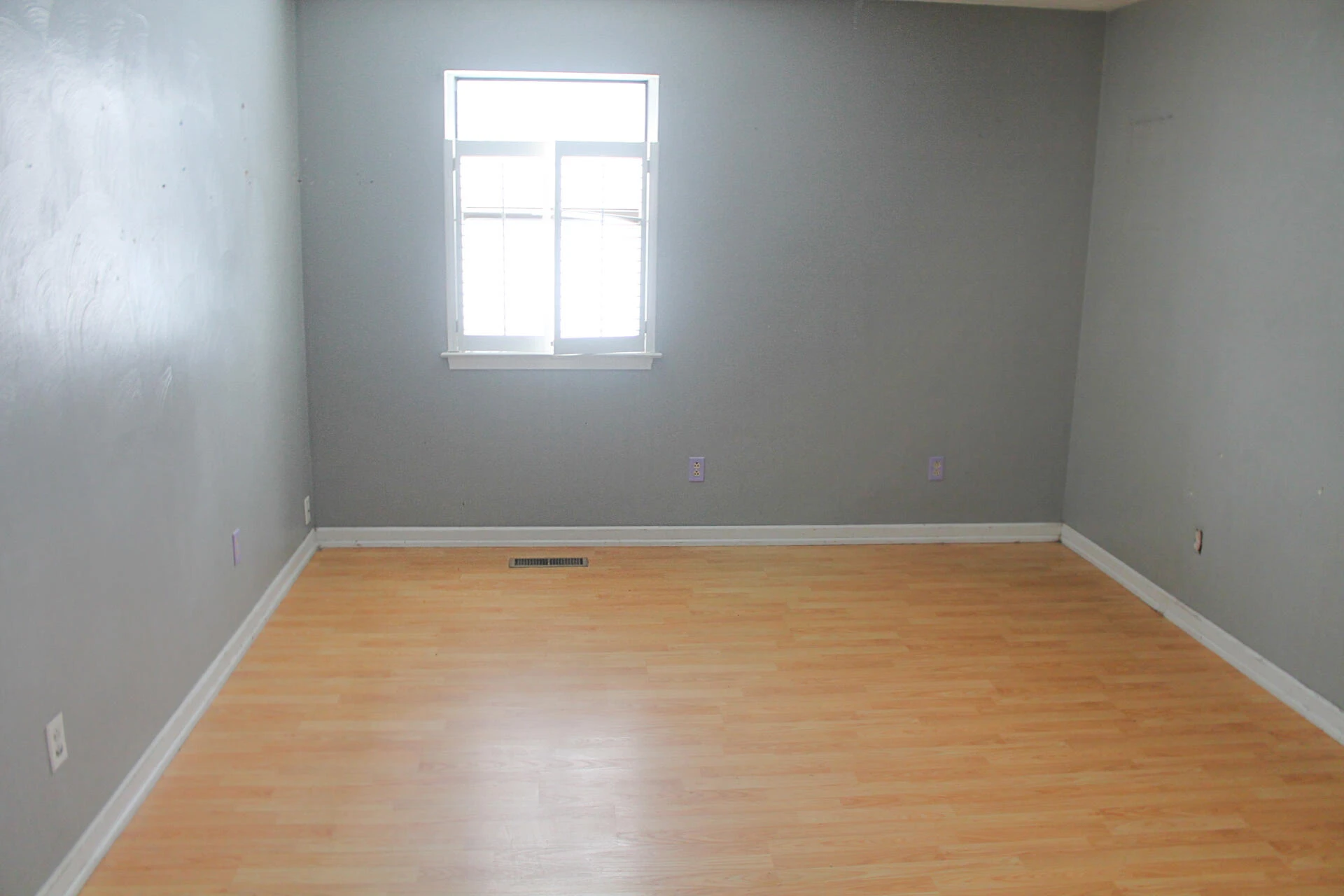 1039 Alvin DR - Photo 11