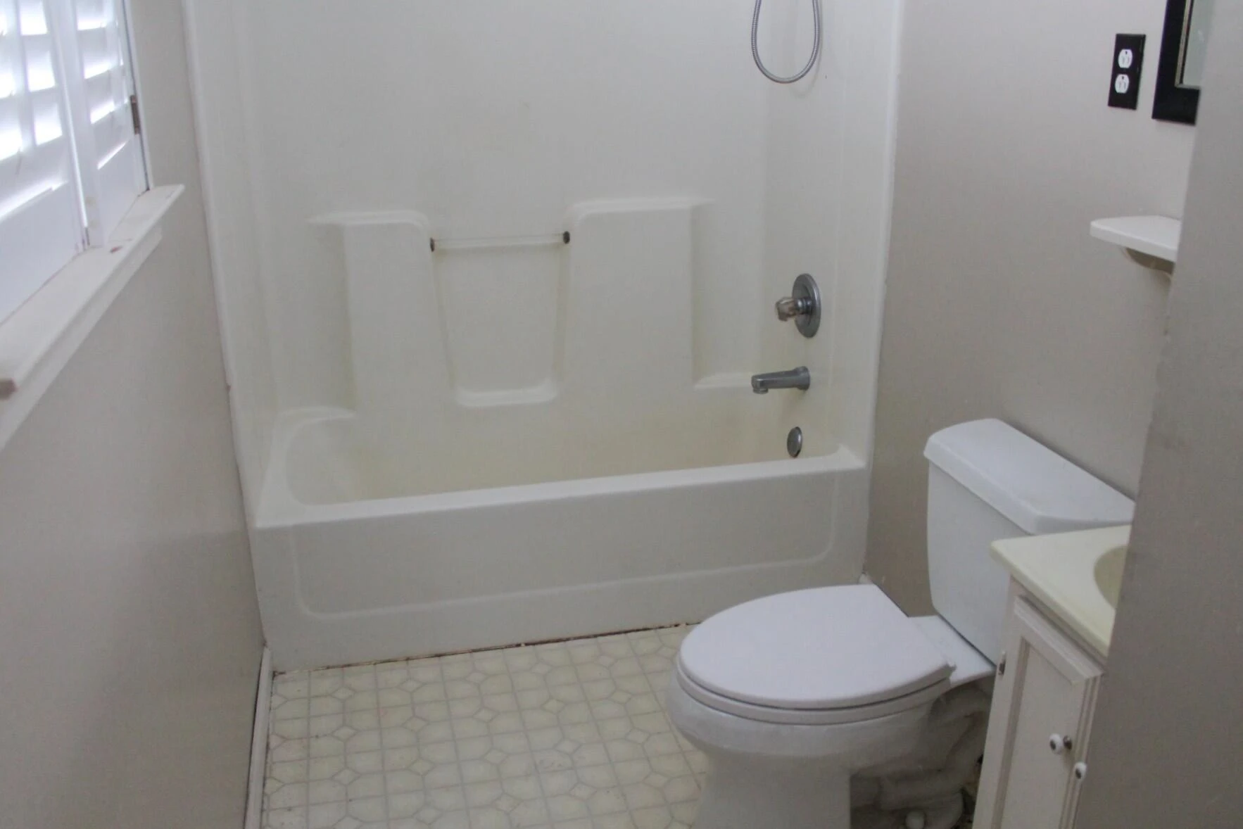 1039 Alvin DR - Photo 12
