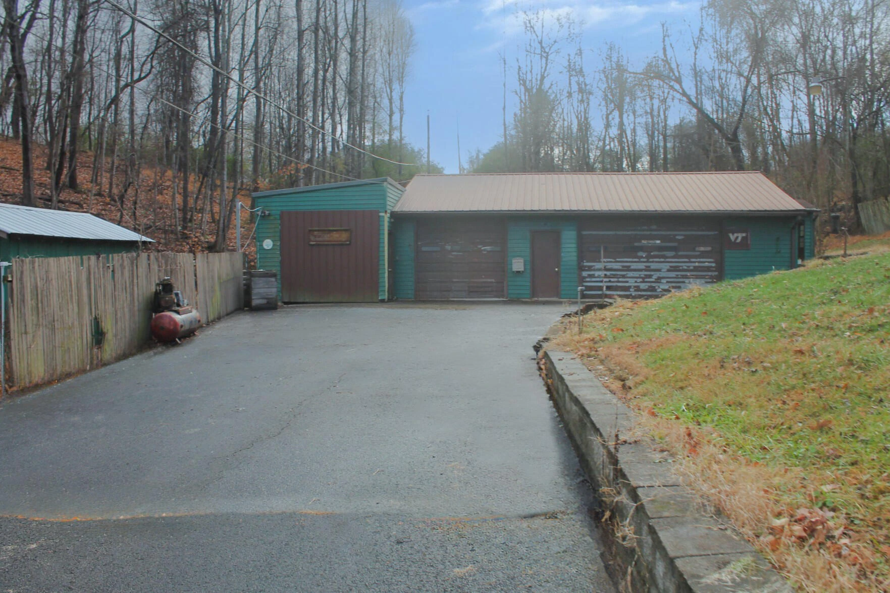 1039 Alvin DR - Photo 17