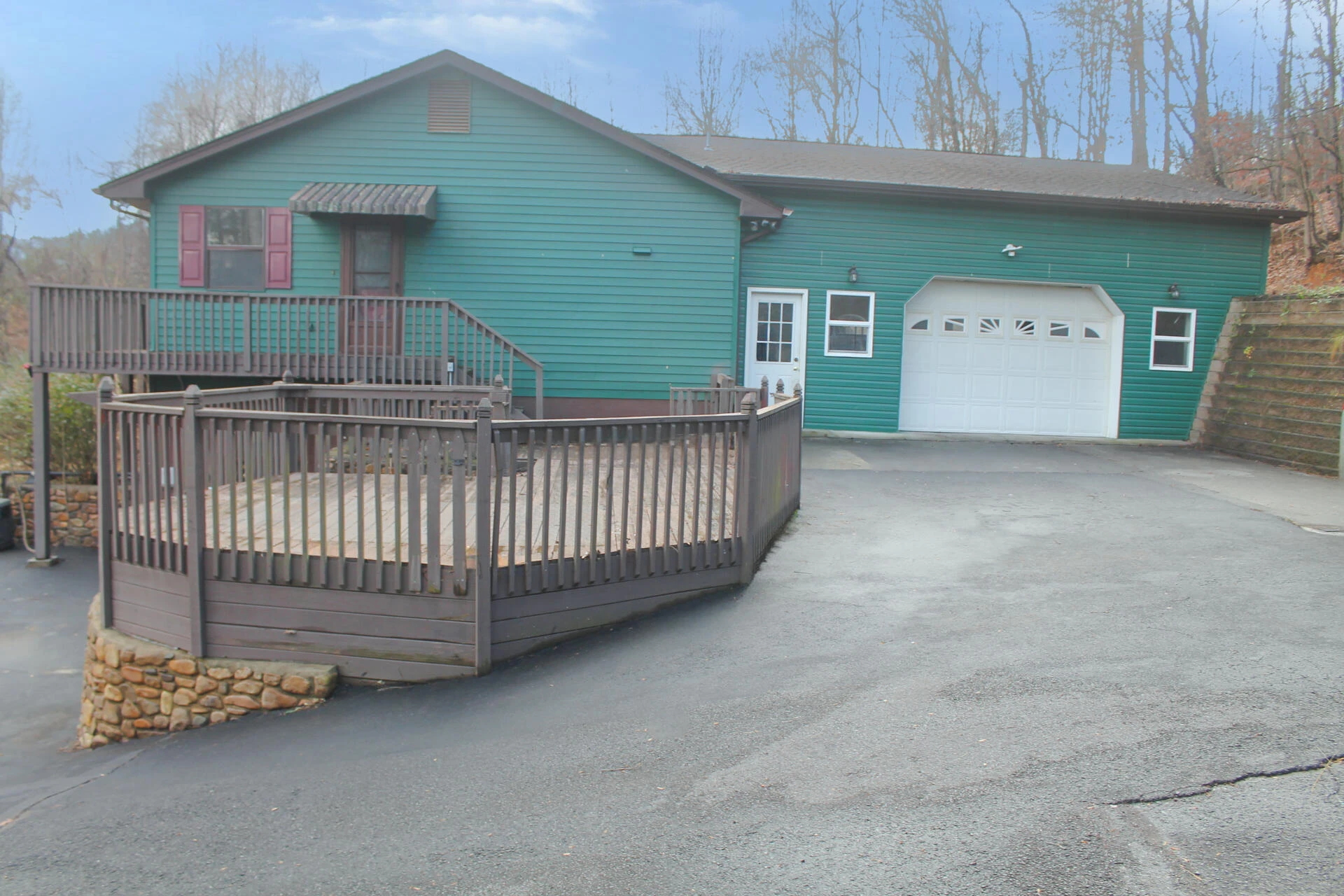 1039 Alvin DR - Photo 3