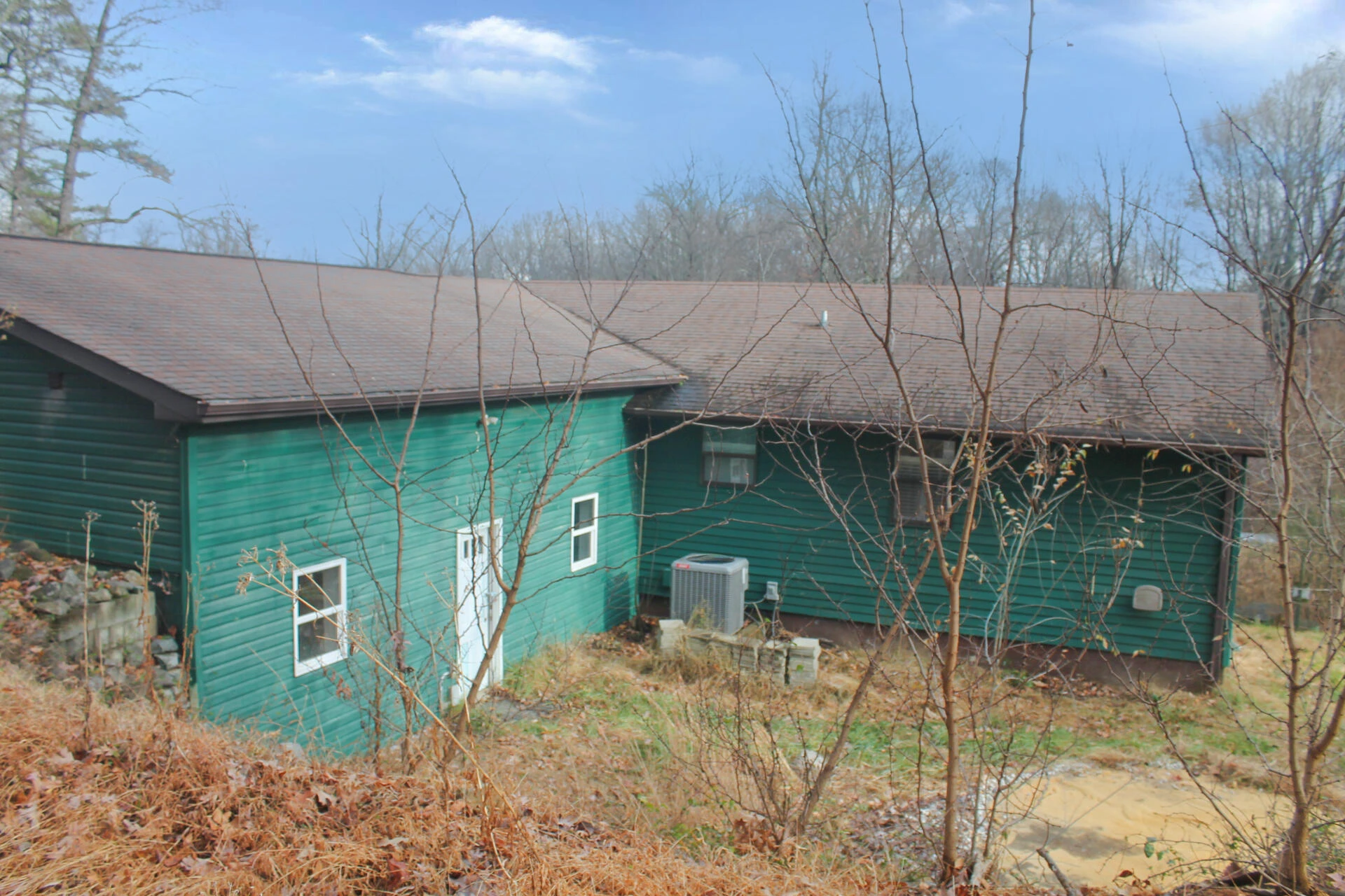 1039 Alvin DR - Photo 4