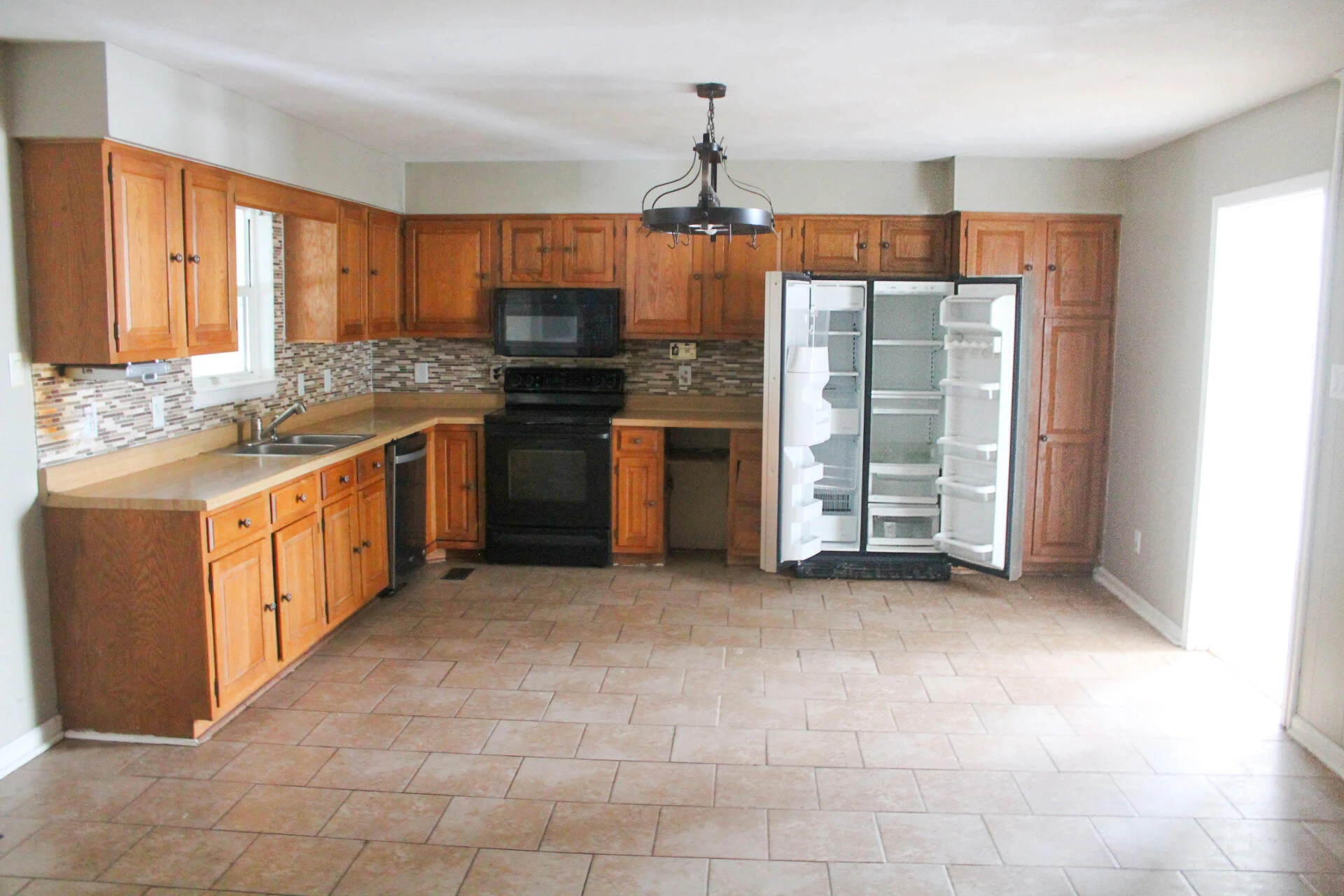 1039 Alvin DR - Photo 6