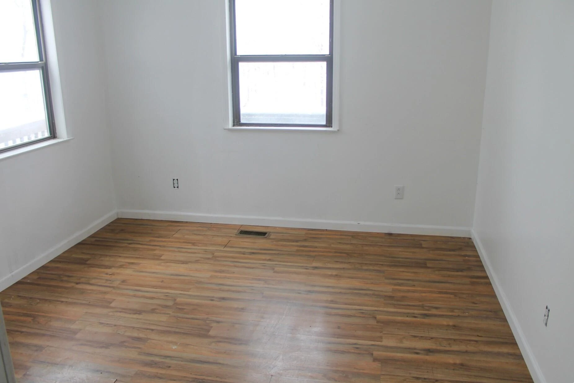 1039 Alvin DR - Photo 8