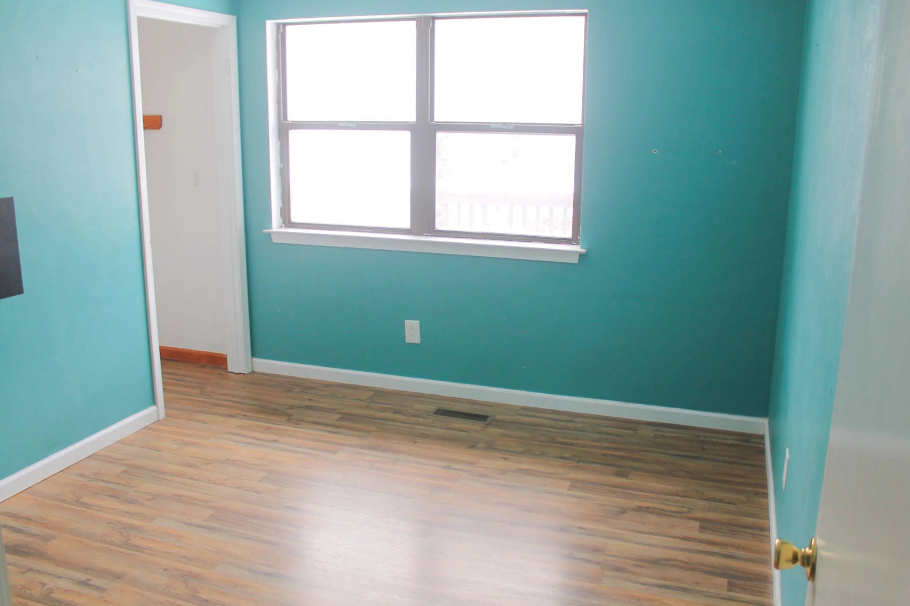 1039 Alvin DR - Photo 9