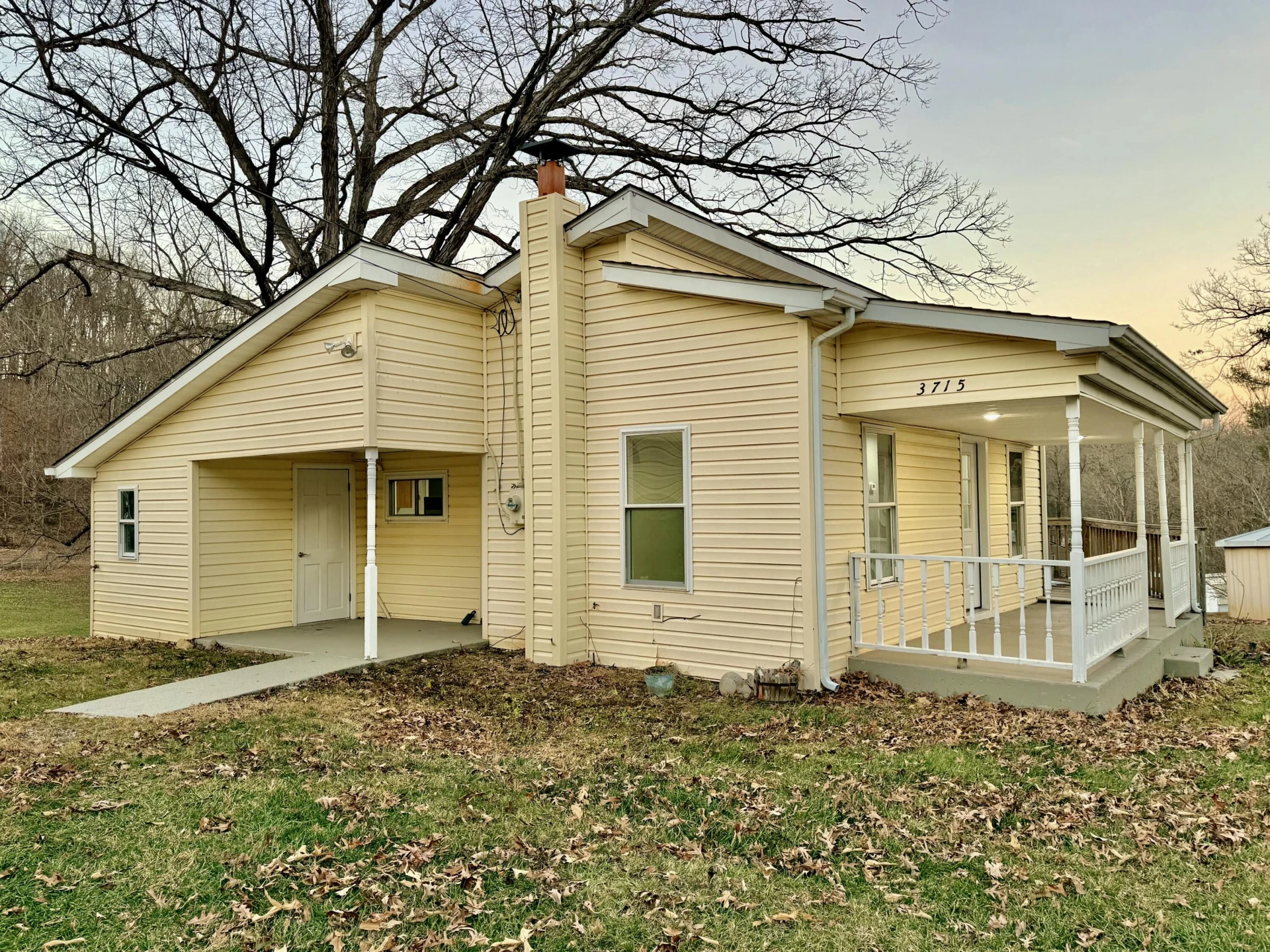 3715 Sandlewood RD - Photo 2