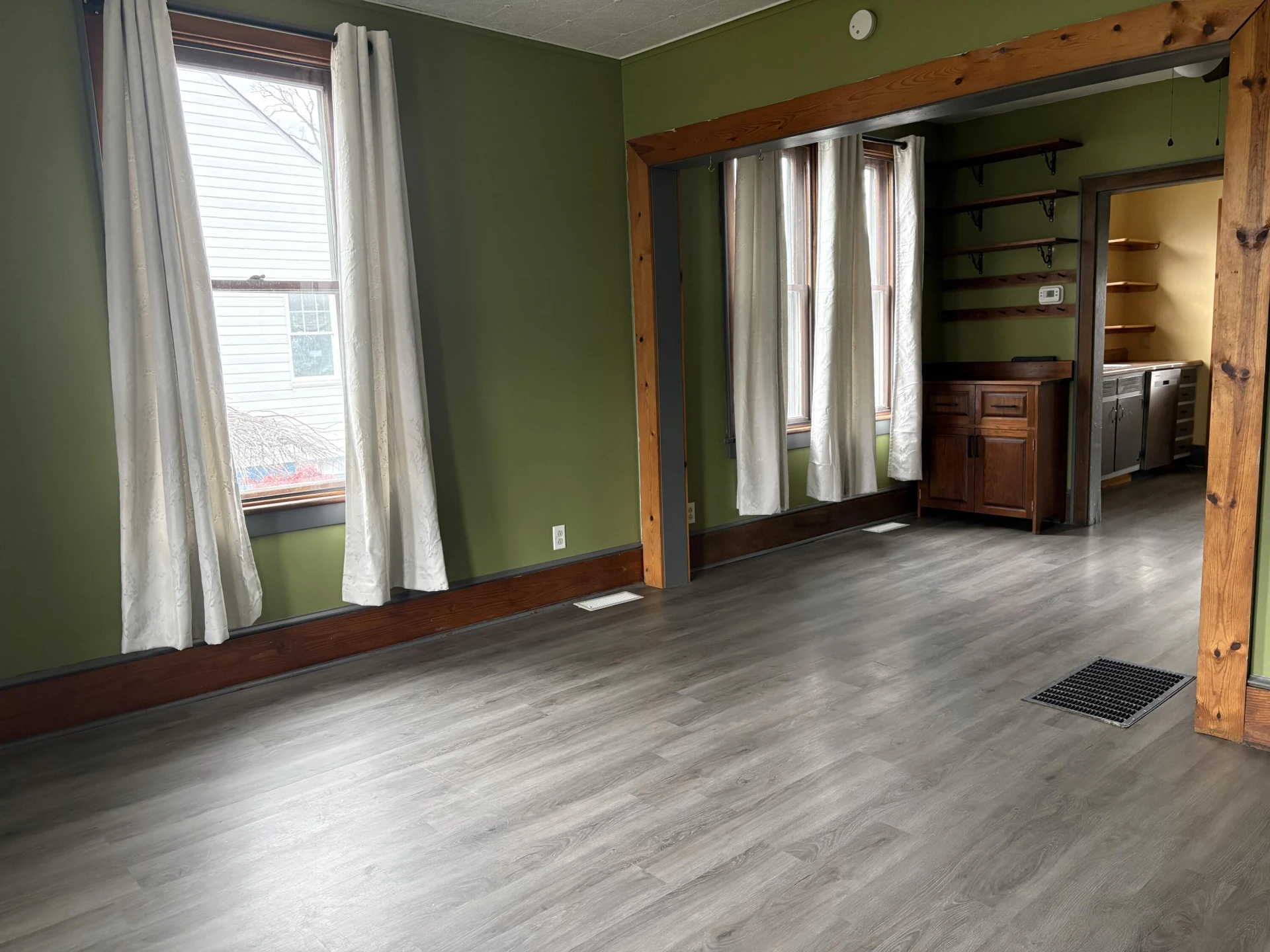 1132 Jefferson AVE - Photo 3