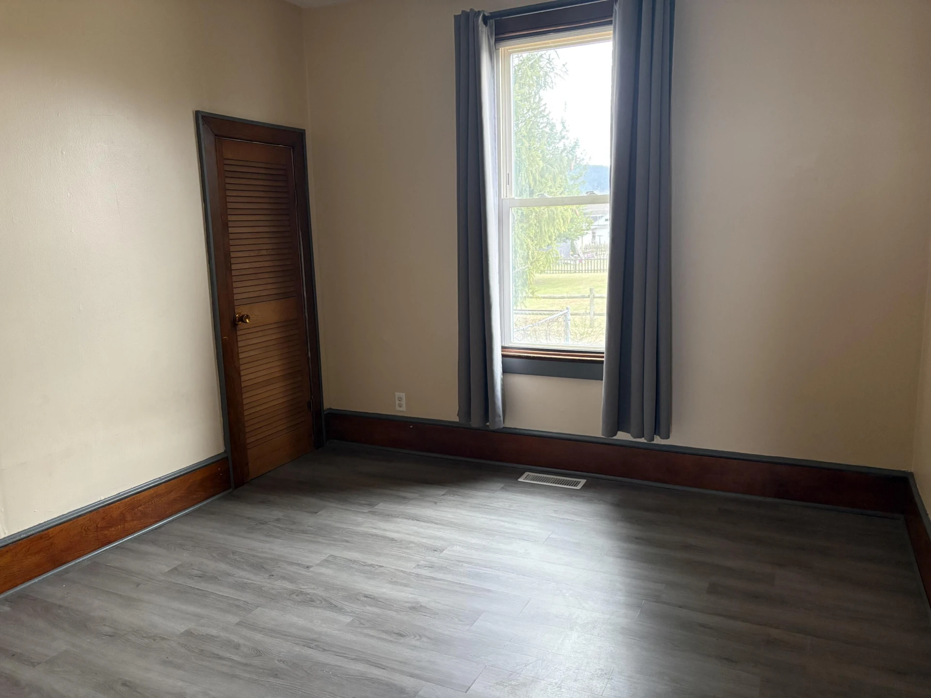 1132 Jefferson AVE - Photo 7