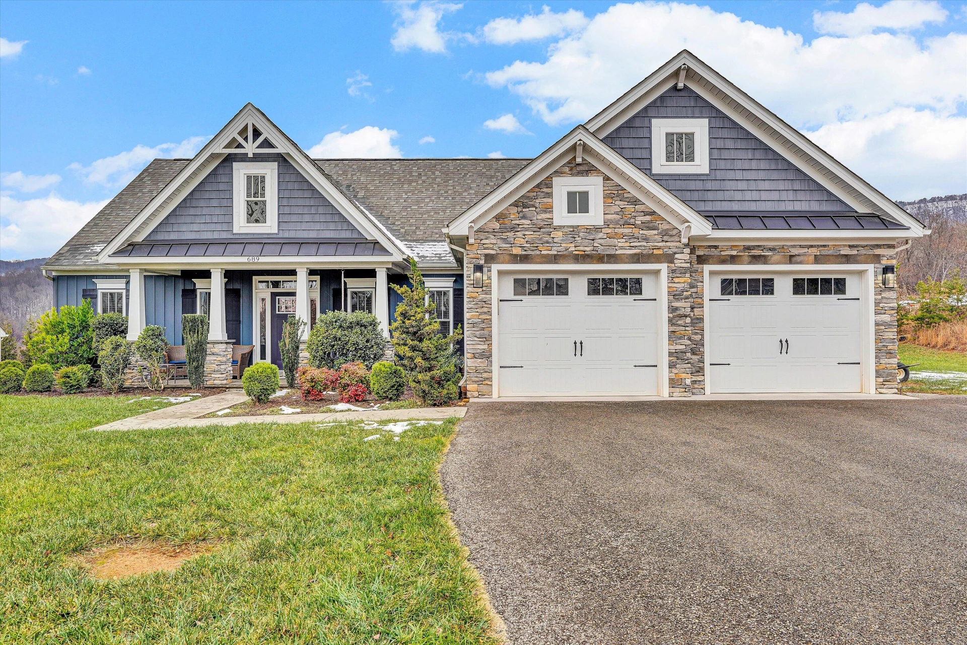 689 Ambler LN