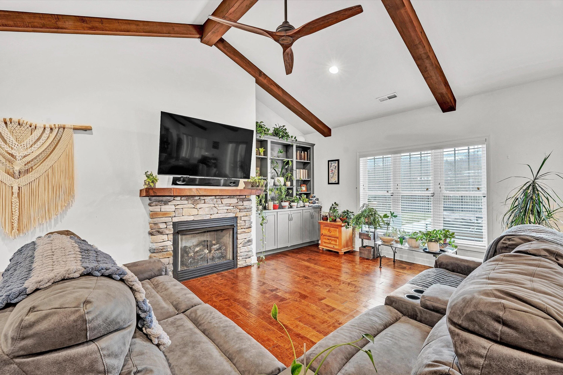 689 Ambler LN - Photo 14