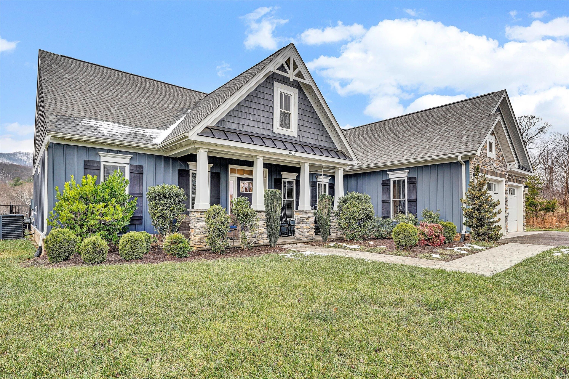 689 Ambler LN - Photo 2