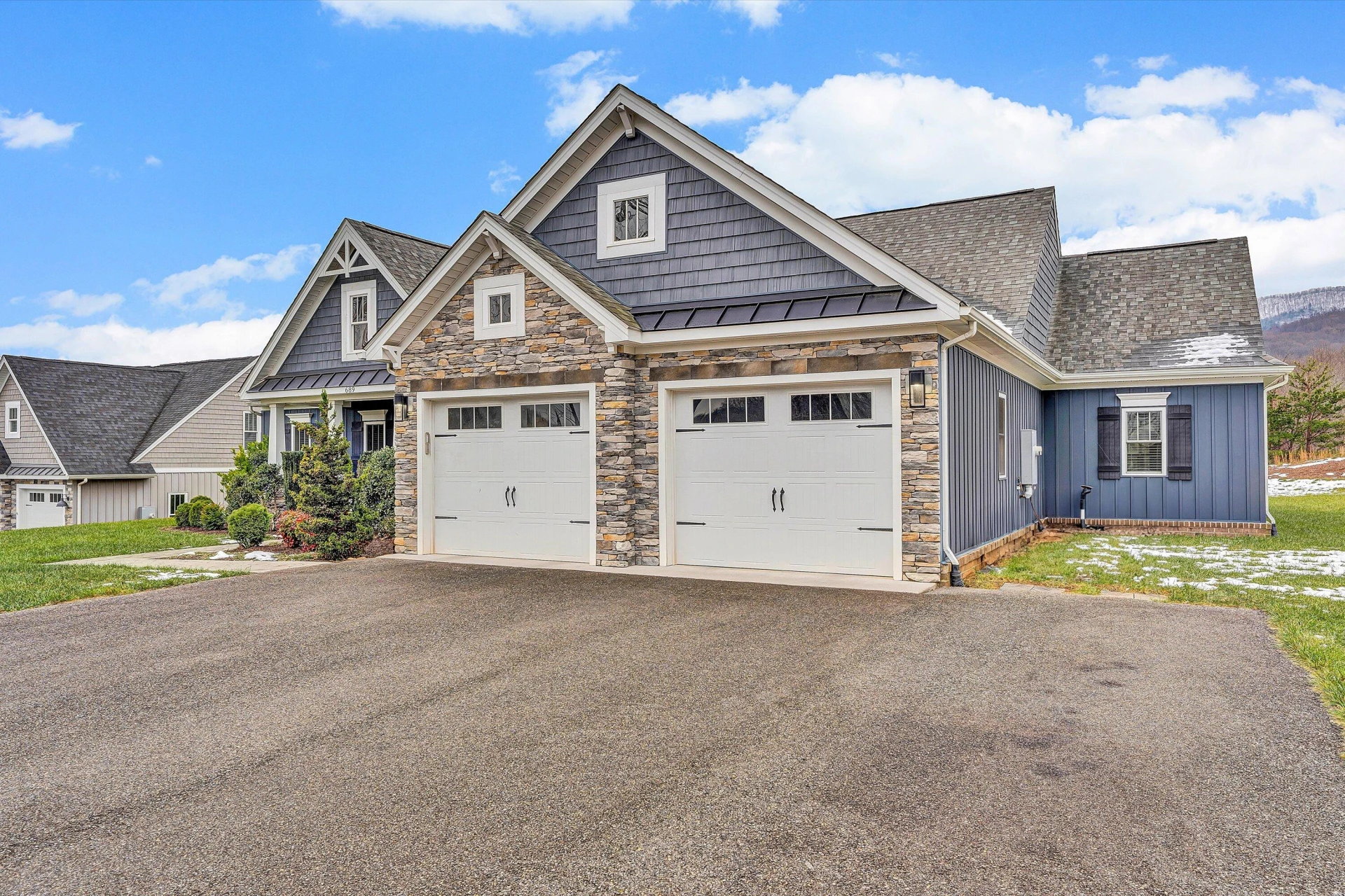 689 Ambler LN - Photo 3