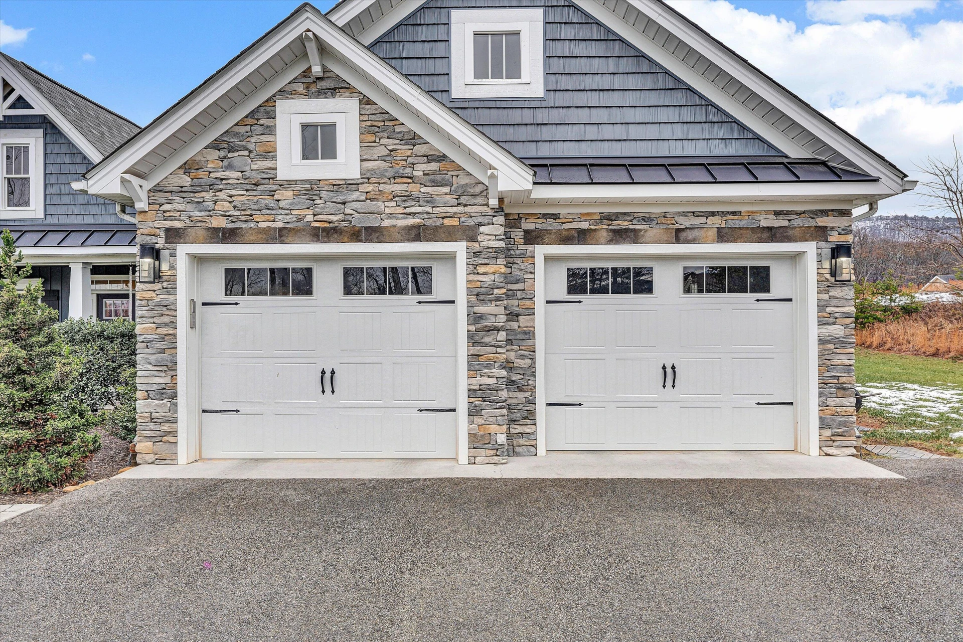 689 Ambler LN - Photo 4