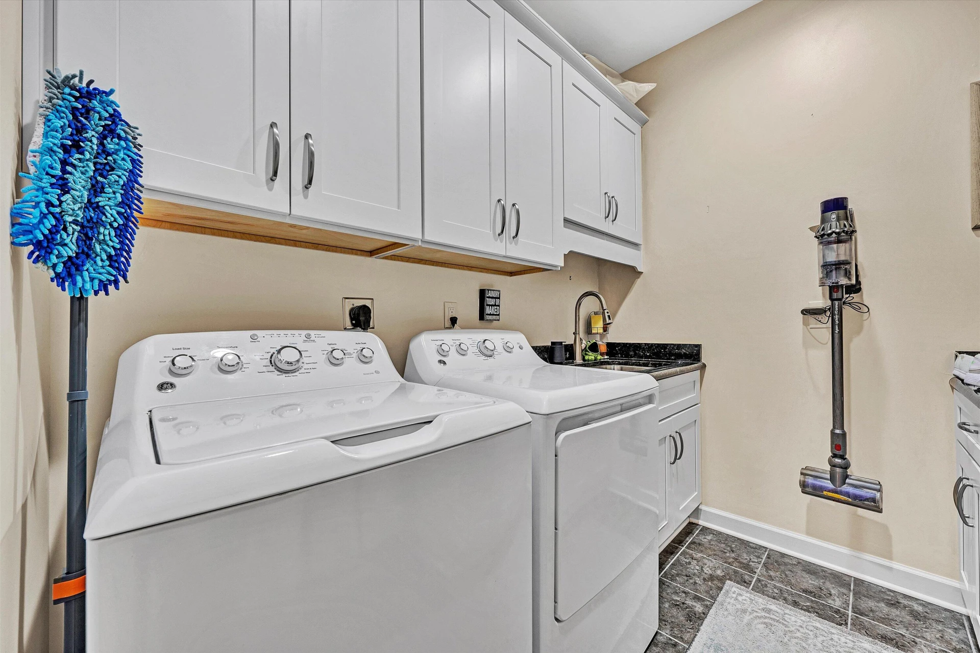 689 Ambler LN - Photo 42