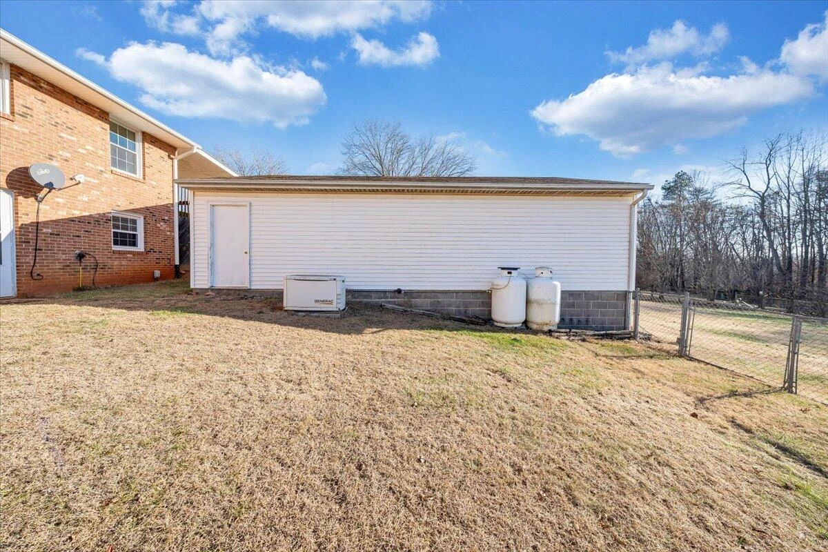 303 Farmer LN - Photo 44