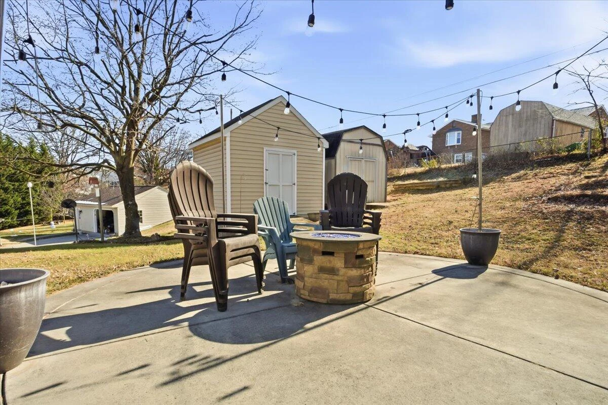 716 Page ST - Photo 38