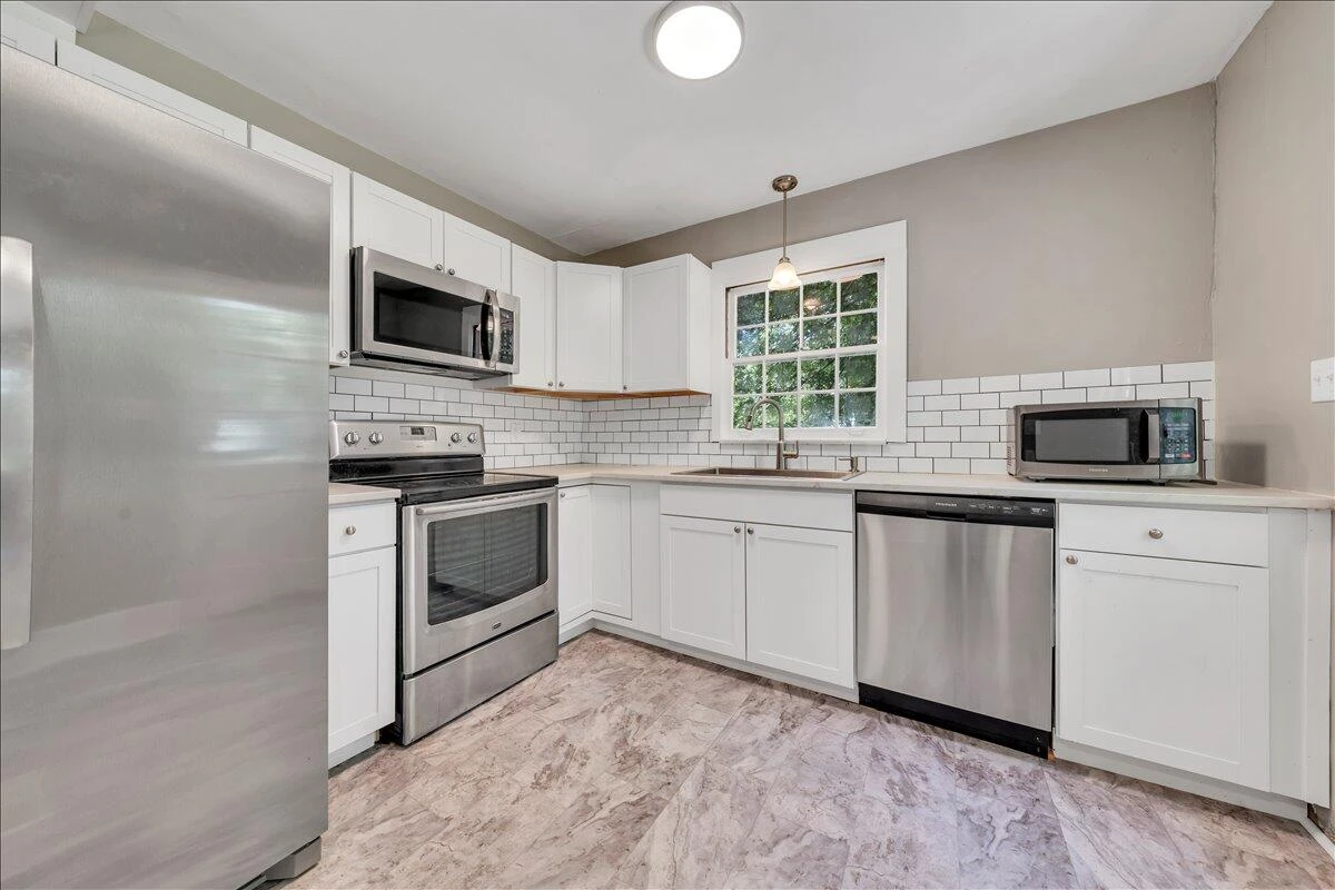 817 Hanover AVE NW - Photo 9