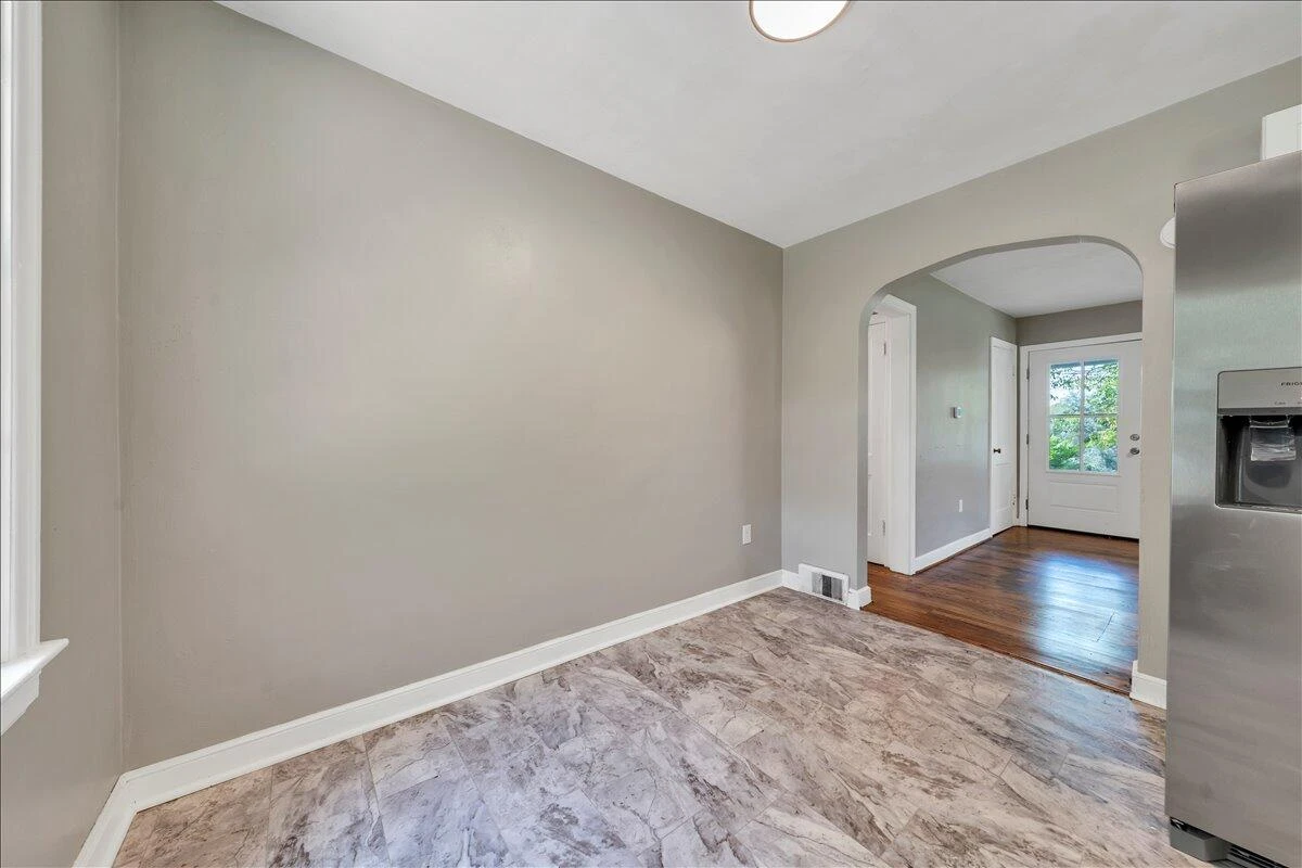 817 Hanover AVE NW - Photo 10