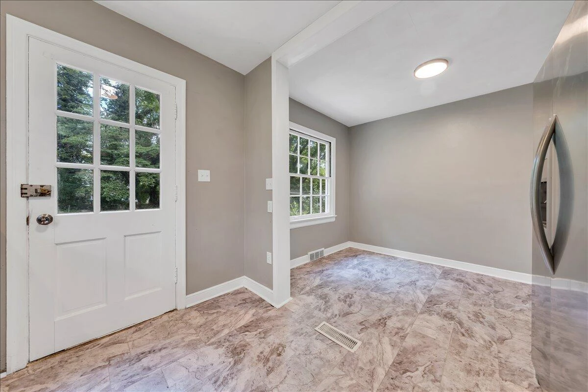 817 Hanover AVE NW - Photo 11