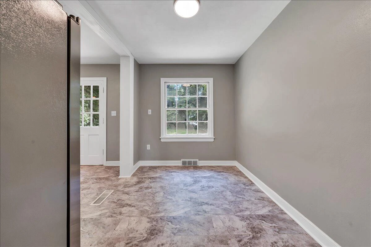 817 Hanover AVE NW - Photo 12