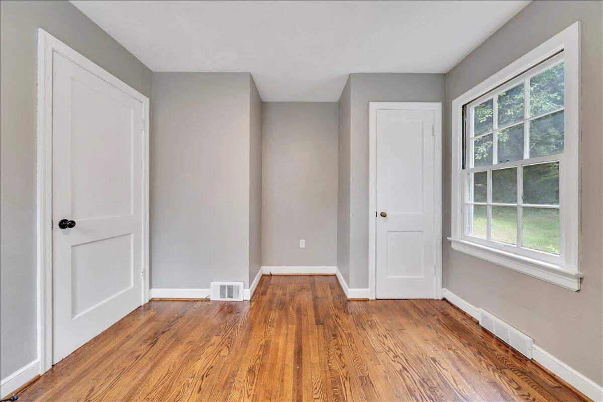 817 Hanover AVE NW - Photo 13