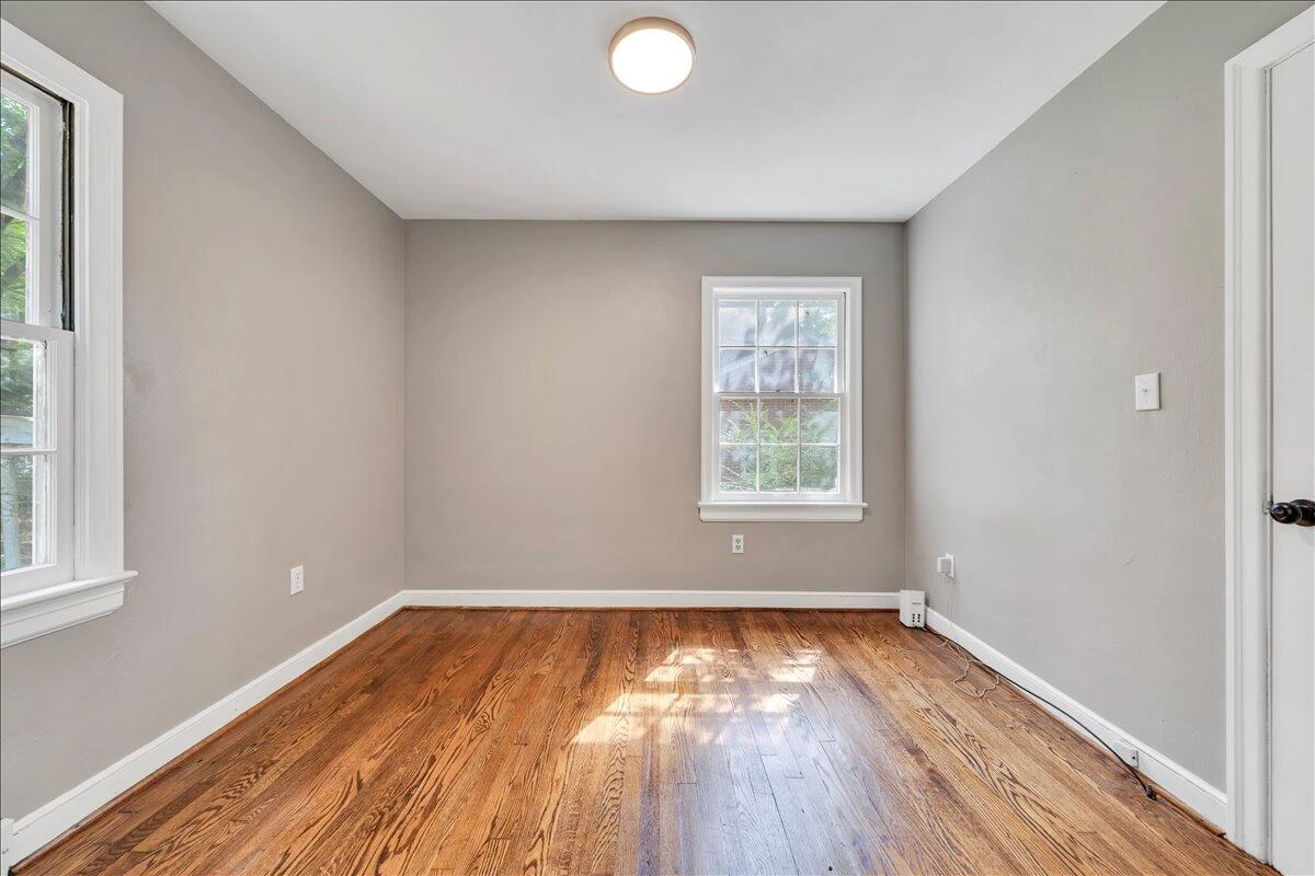817 Hanover AVE NW - Photo 15