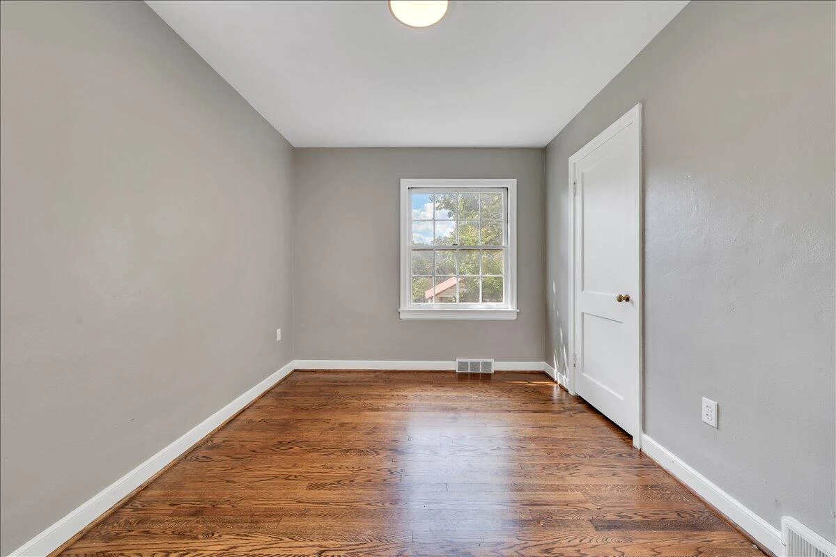 817 Hanover AVE NW - Photo 16