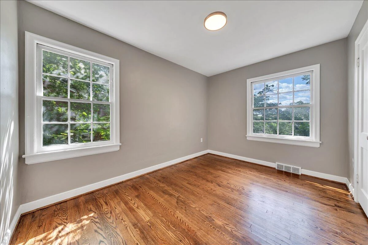 817 Hanover AVE NW - Photo 17