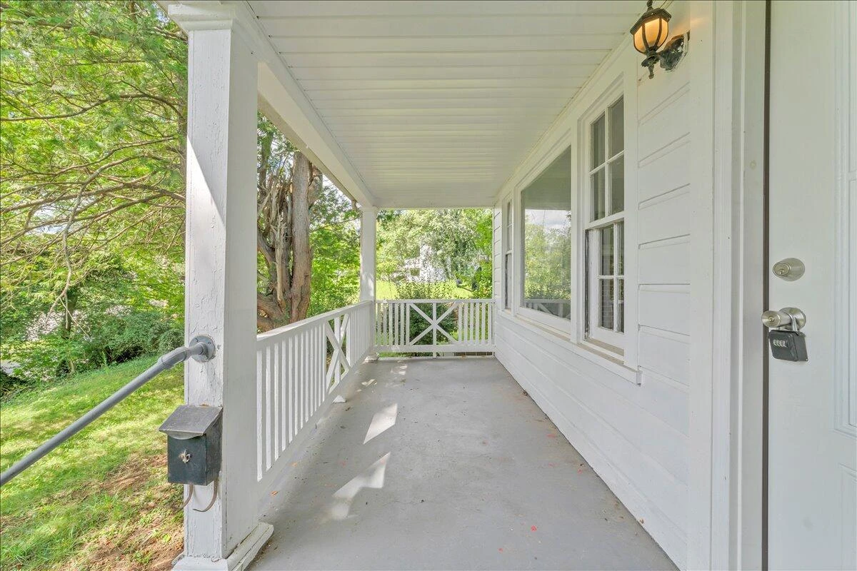 817 Hanover AVE NW - Photo 24