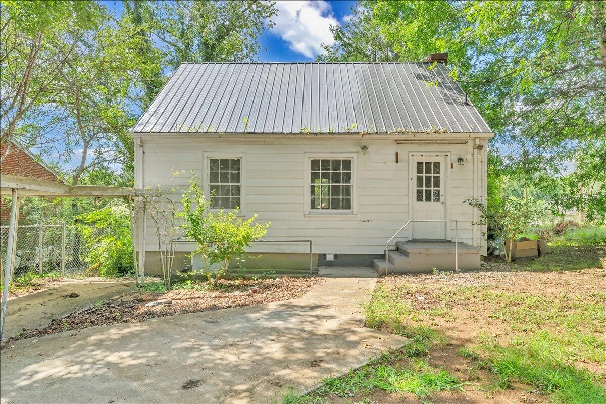 817 Hanover AVE NW - Photo 27