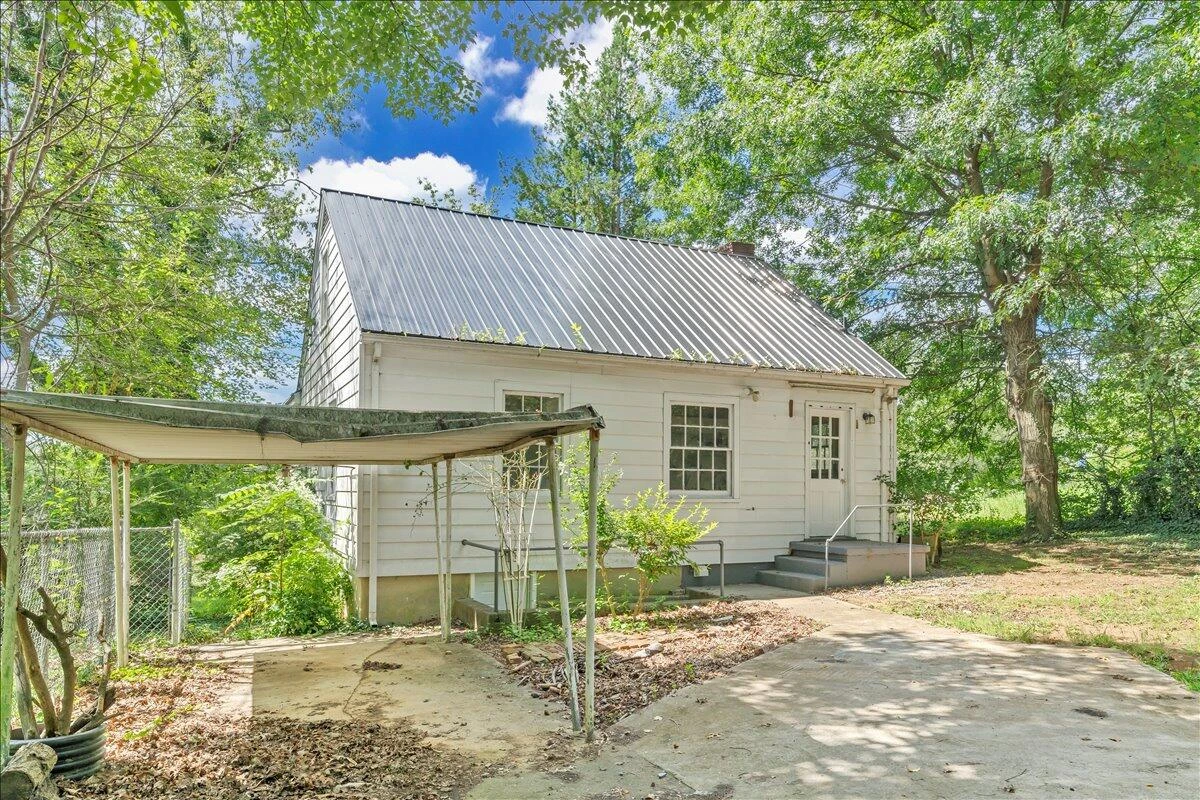 817 Hanover AVE NW - Photo 28