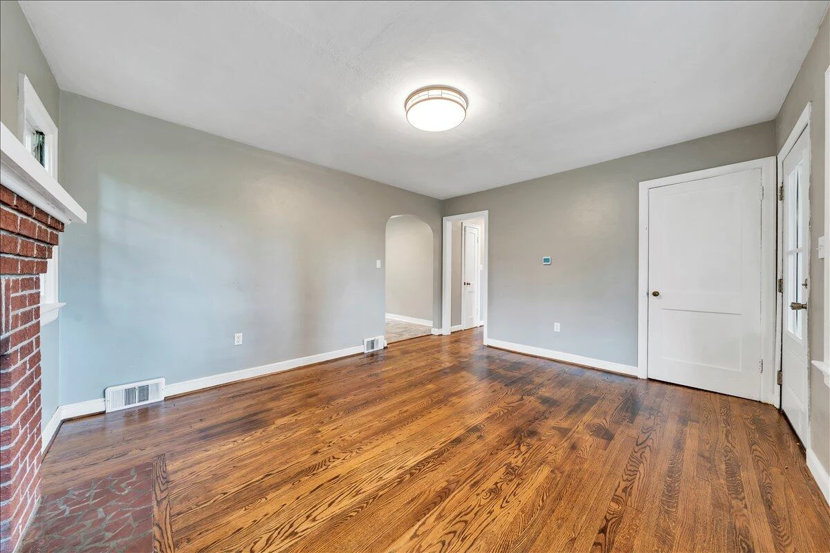 817 Hanover AVE NW - Photo 5