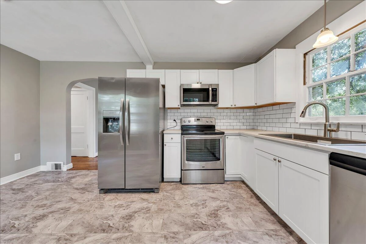 817 Hanover AVE NW - Photo 7