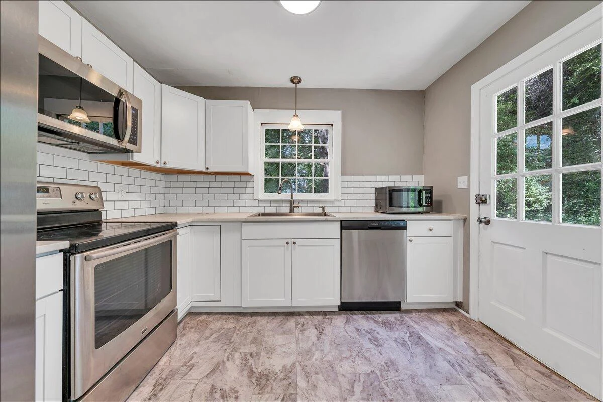 817 Hanover AVE NW - Photo 8