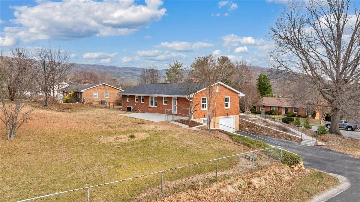453 Howard DR - Photo 47