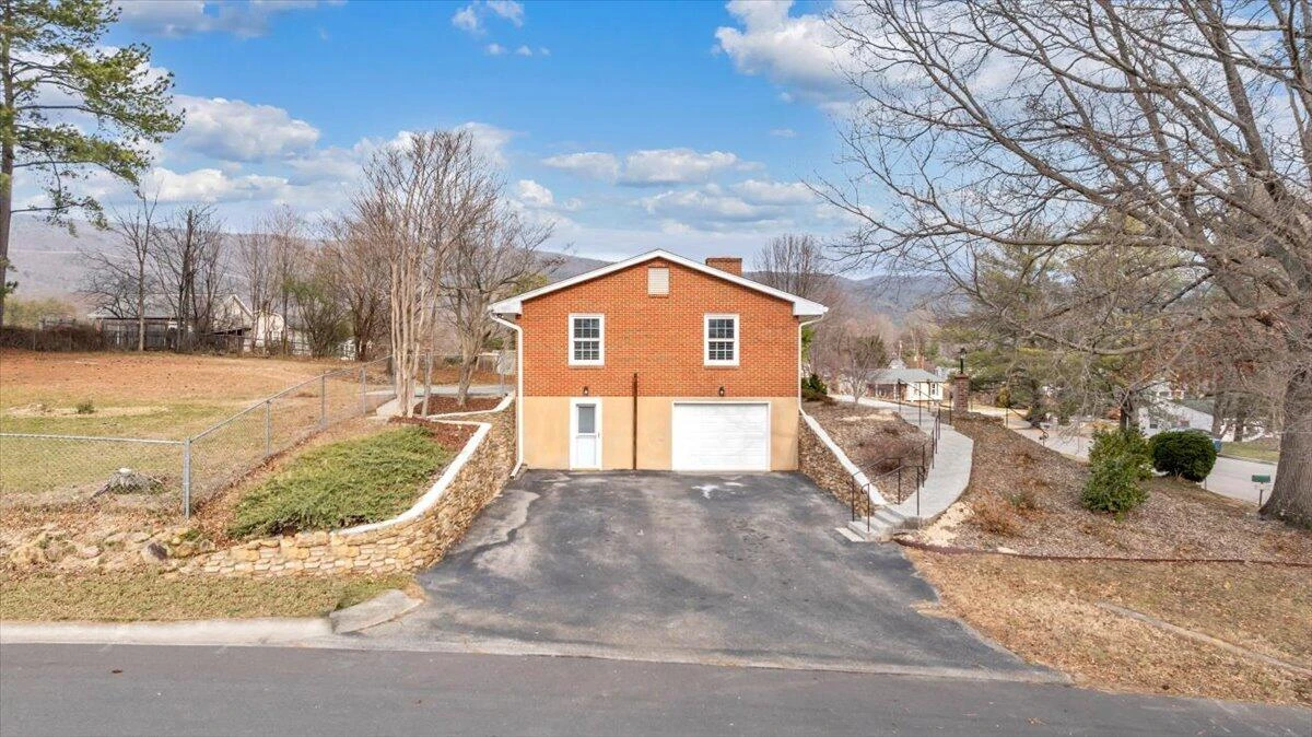 453 Howard DR - Photo 48
