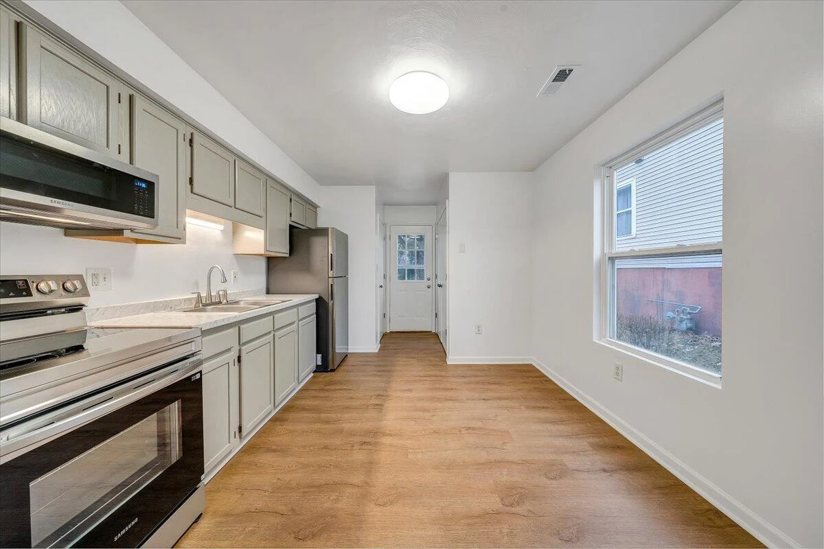 1208 Cleveland AVE SW - Photo 10