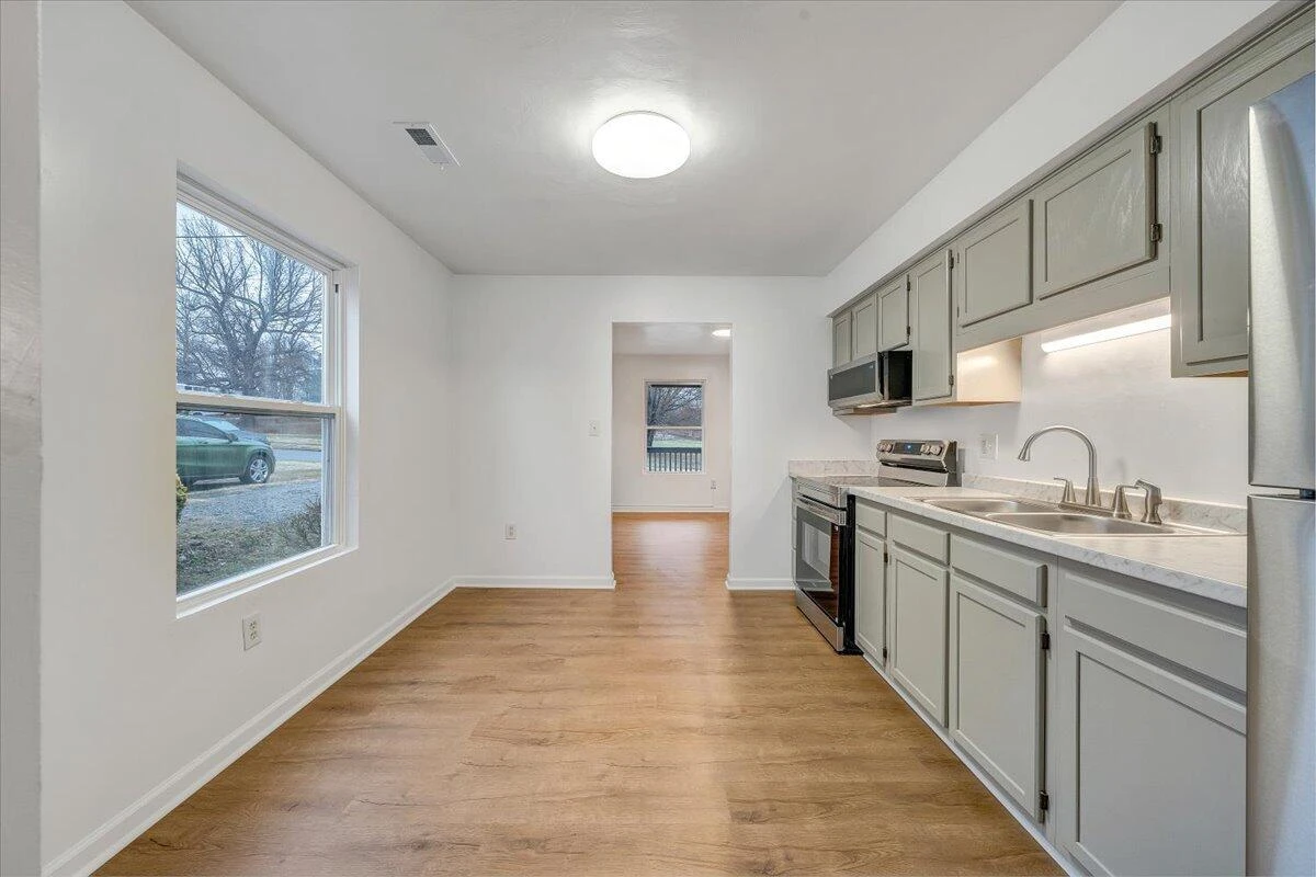 1208 Cleveland AVE SW - Photo 14