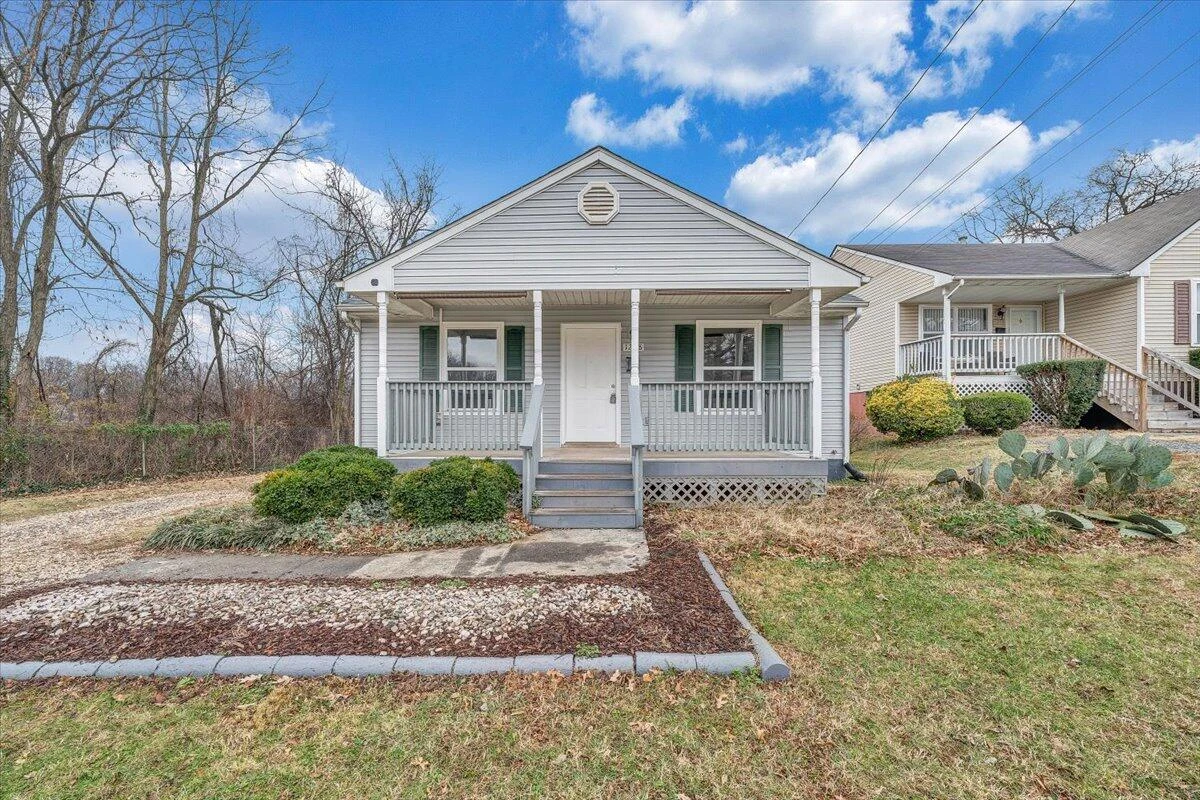 1208 Cleveland AVE SW - Photo 2
