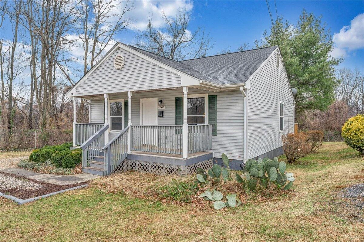1208 Cleveland AVE SW - Photo 3
