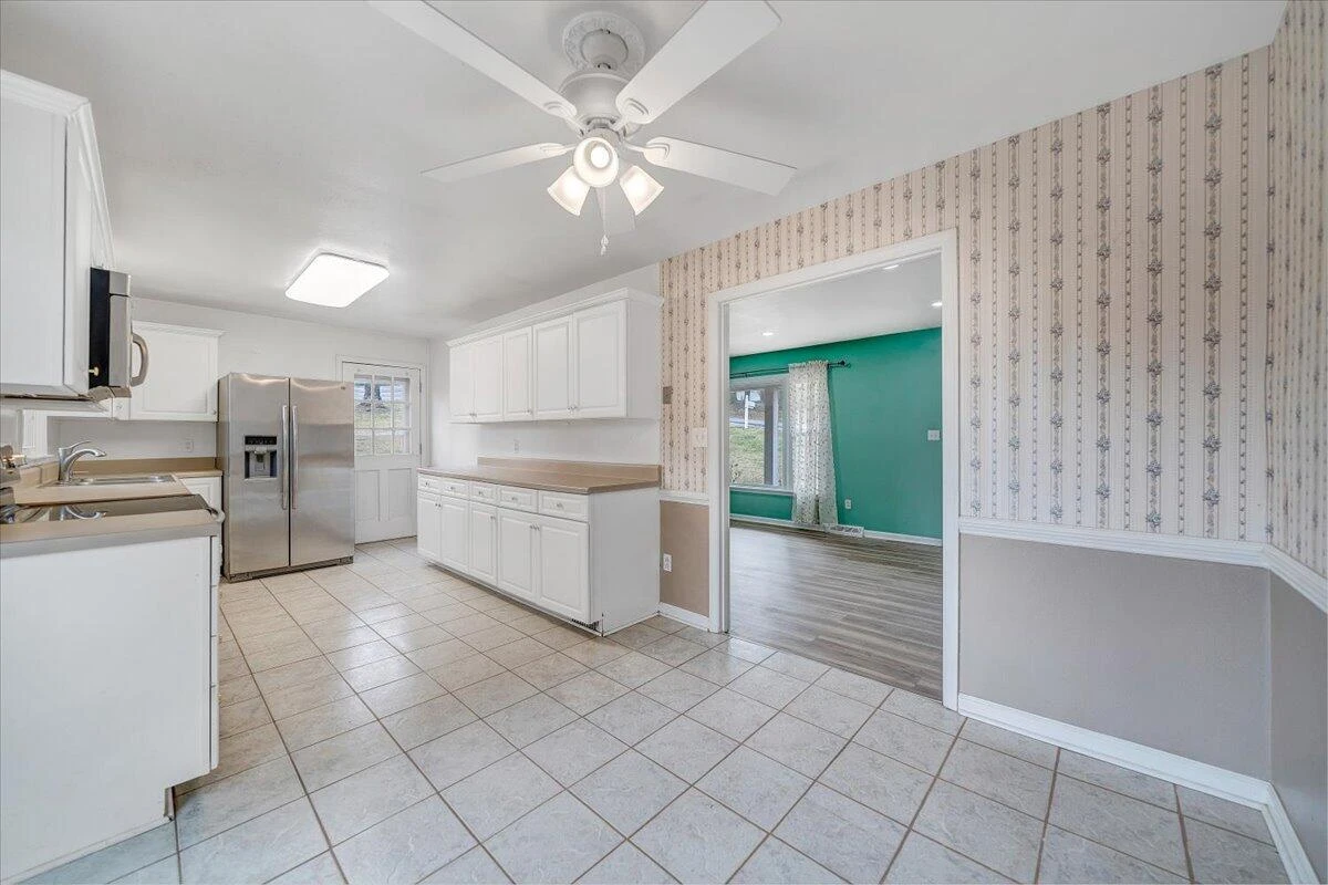 2546 Willowlawn ST - Photo 11