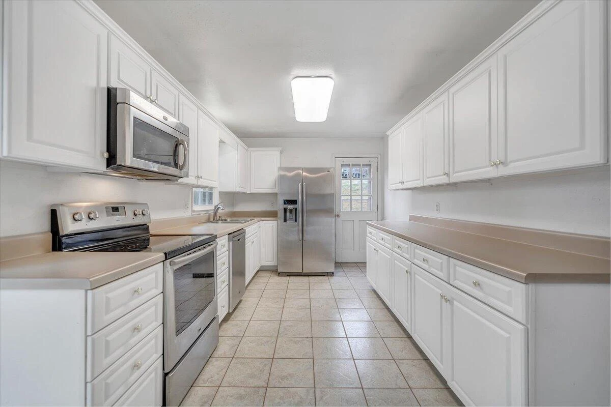2546 Willowlawn ST - Photo 12