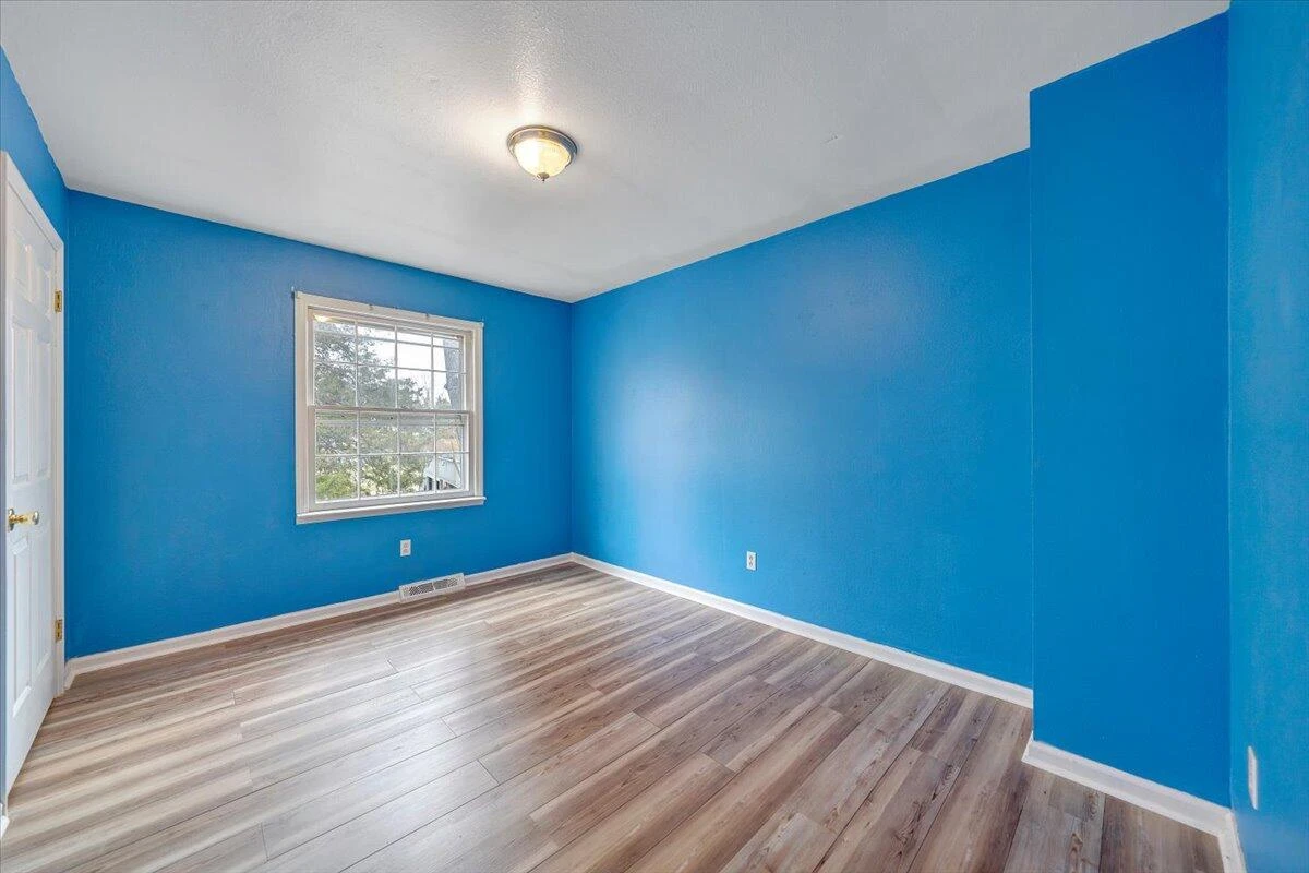 2546 Willowlawn ST - Photo 17