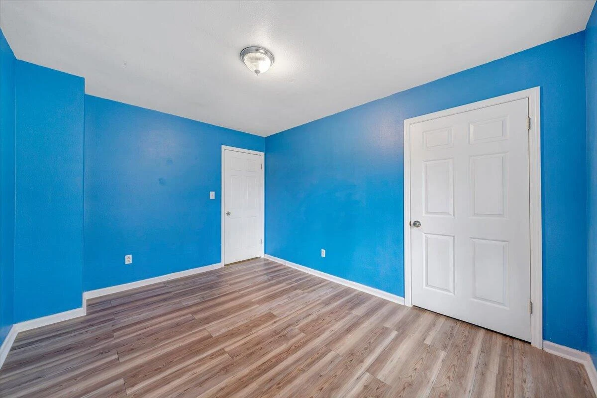 2546 Willowlawn ST - Photo 18